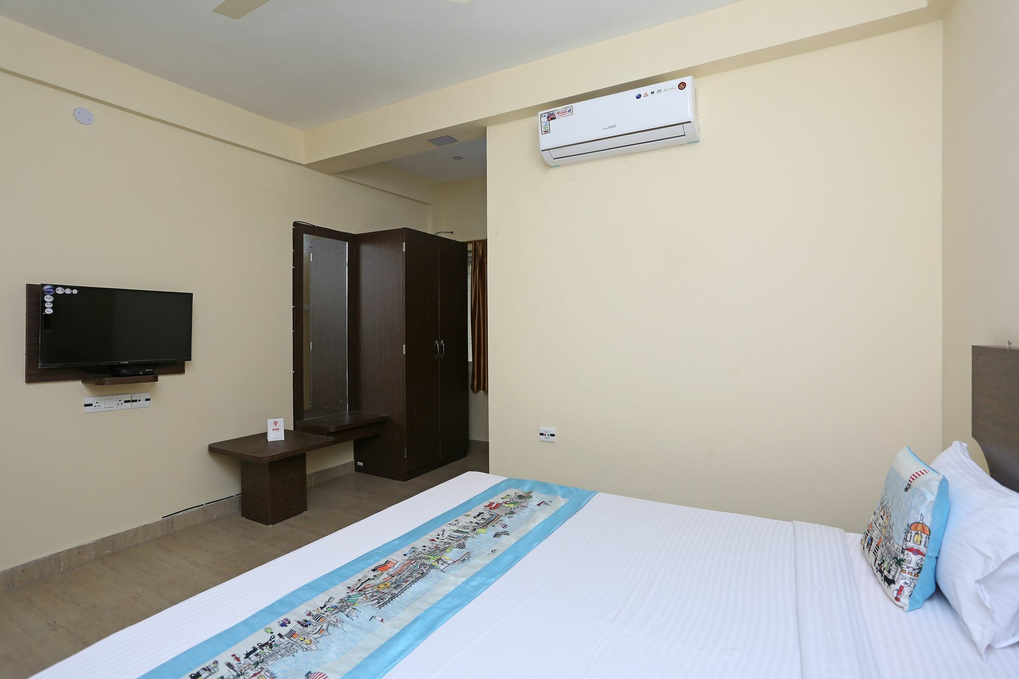 Oyo 11343 Hotel Sai International 布巴内什瓦尔 外观 照片