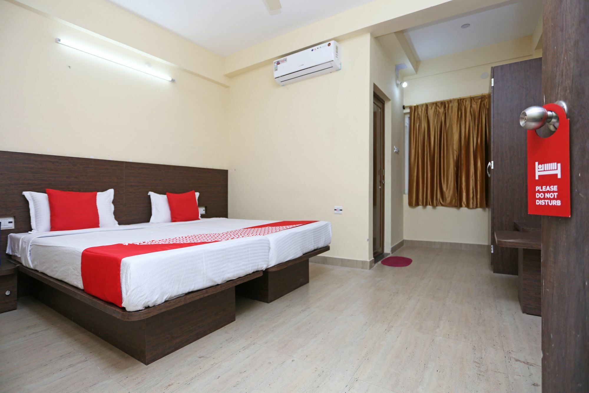 Oyo 11343 Hotel Sai International 布巴内什瓦尔 外观 照片